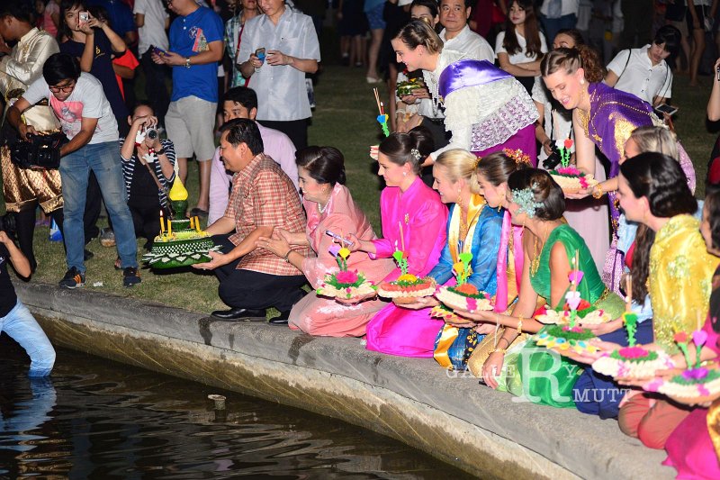 20151125-Loy Kratong_08.JPG